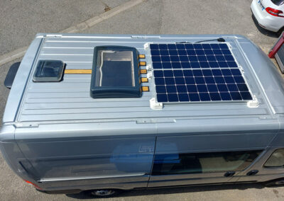 start energy fait une installation panneaux solaire sur camping car
