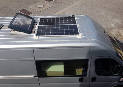 start energy fait une installation panneaux solaire sur camping car